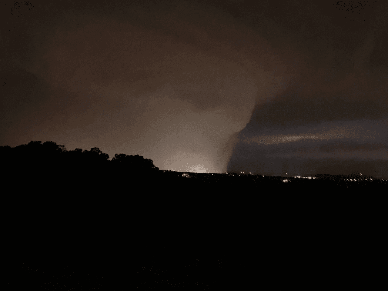 Weekend brings more tornadoes to weather-battered Oklahoma image