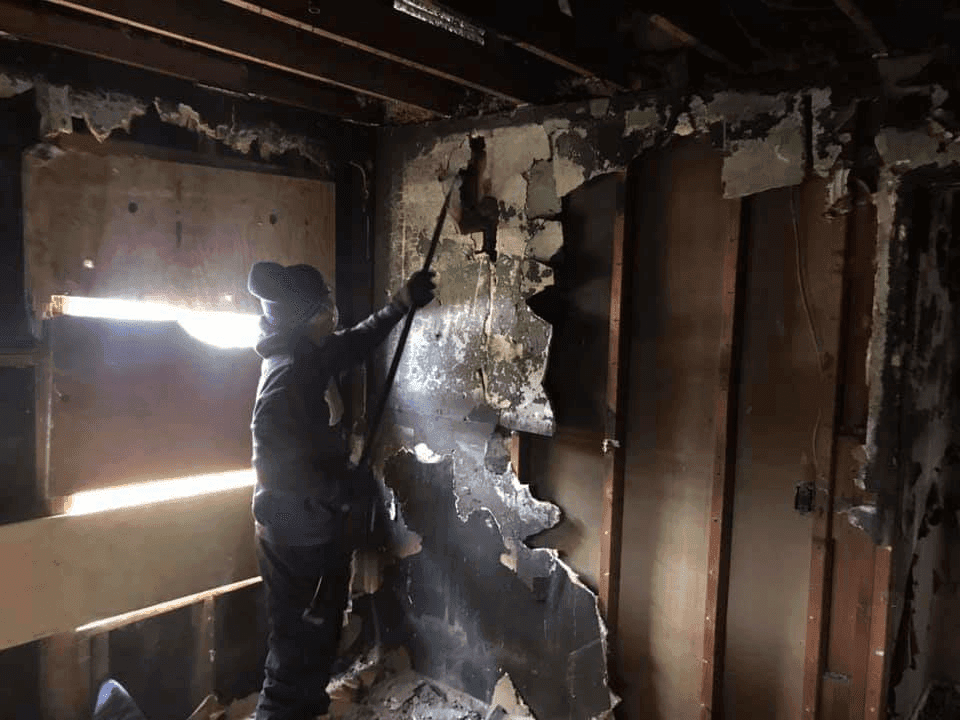 Tulsa officers spend their weekend helping fire victims image