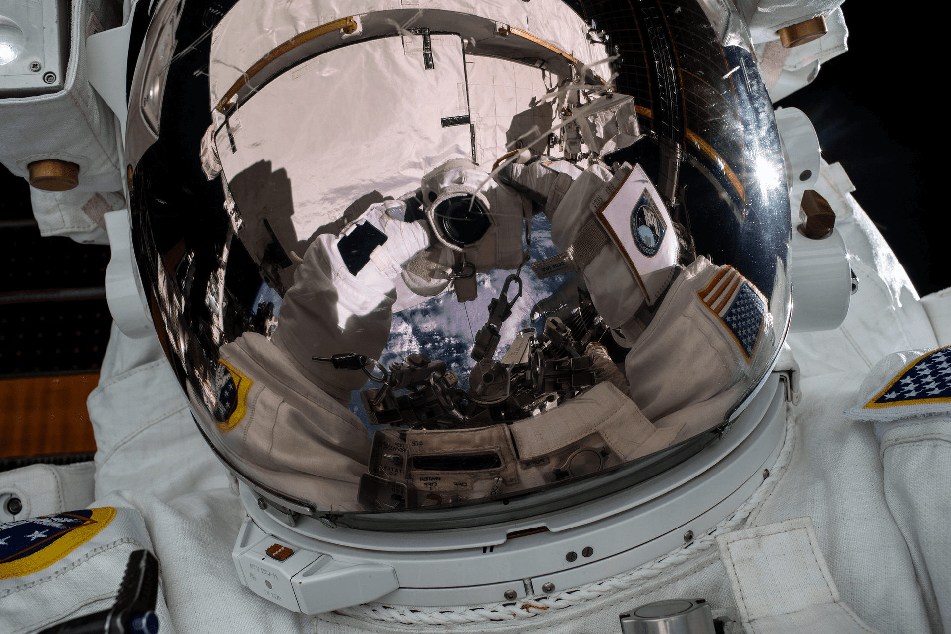 NASA: Astronauts wanted to explore moon and Mars image