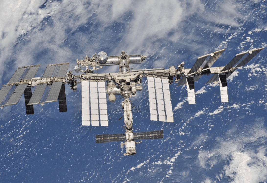NASA commercializing space station, moon image