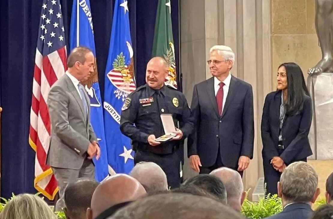 Broken Arrow police officer wins national community policing award image