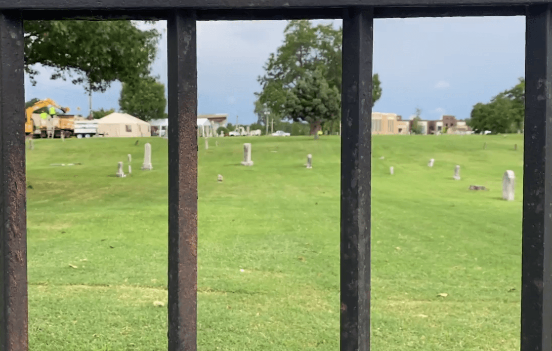 Committee agrees to further test excavation and core sampling in Oaklawn Cemetery image