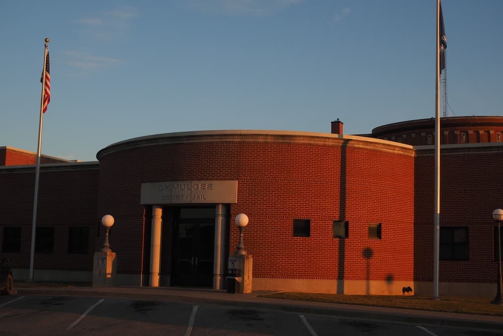 Oklahoma officials claim the Okmulgee jail illegally held juveniles image
