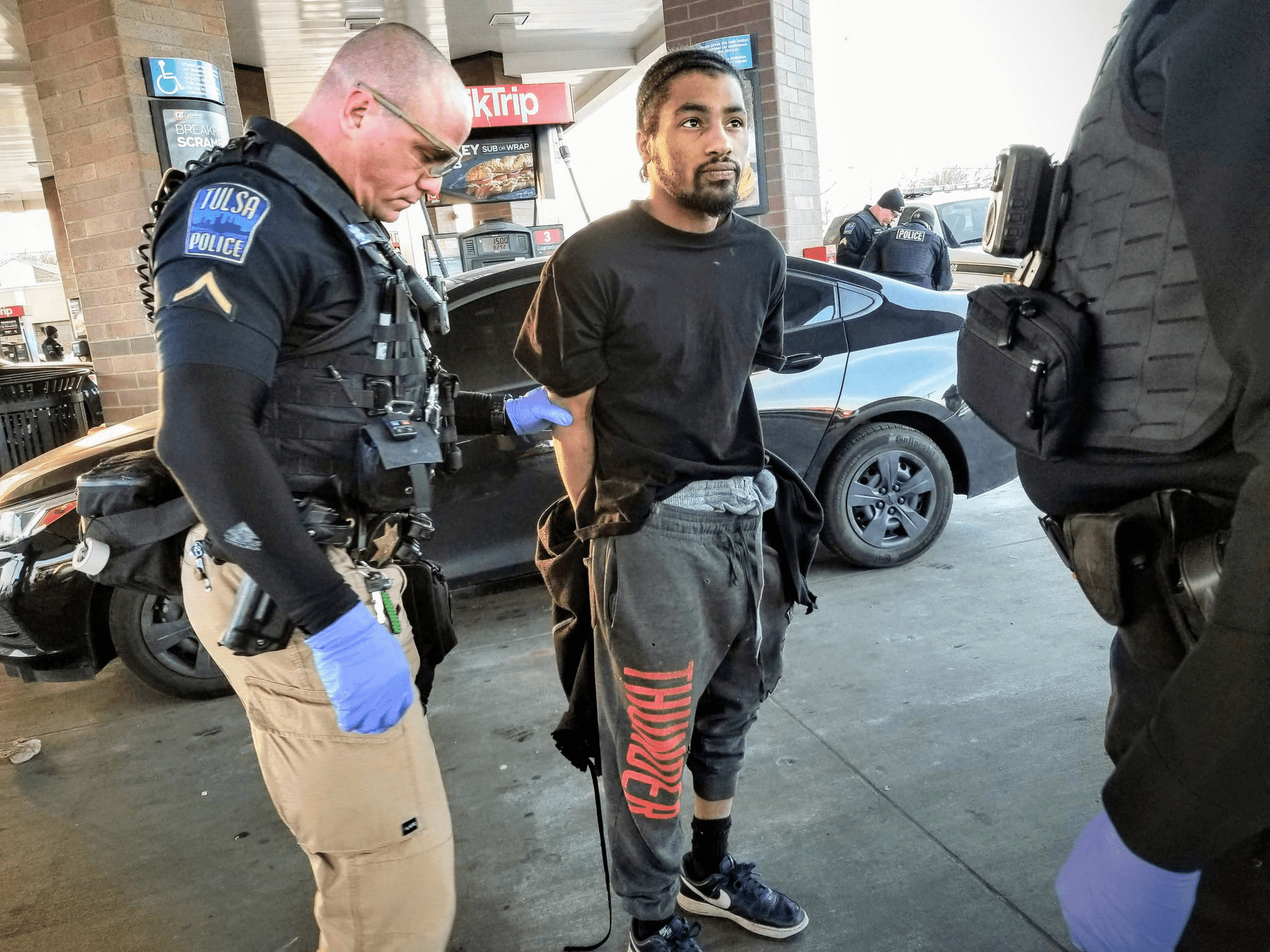 Short pursuit leads to standoff at QT image