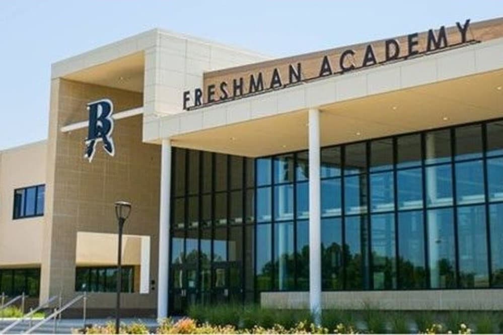Student arrested for bringing handgun into Broken Arrow Freshman Academy image