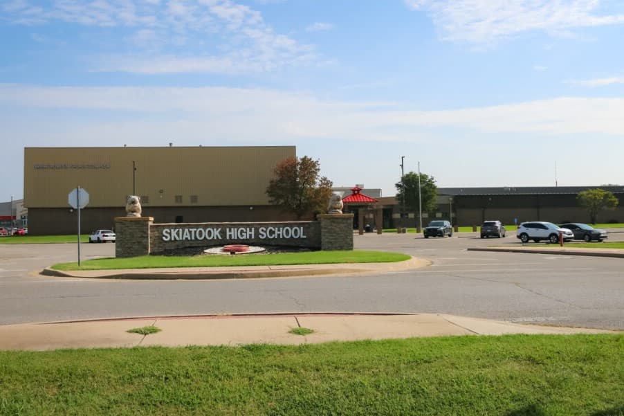 Controversial teacher leaves Skiatook High School image