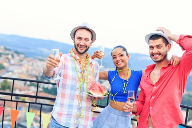 Celebrate Summer with These Six Fruit and Wine Pairings image