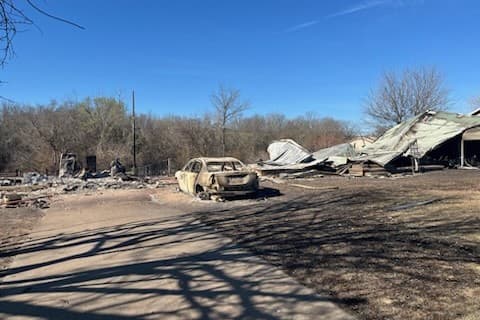 High winds blow wildfires across the Mvskoke Reservation image