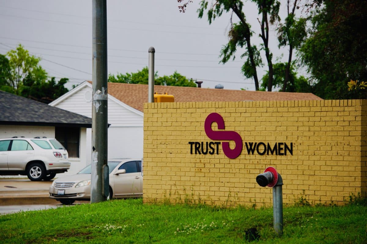 Texas abortion restrictions have stoked a new battle over access in Oklahoma image
