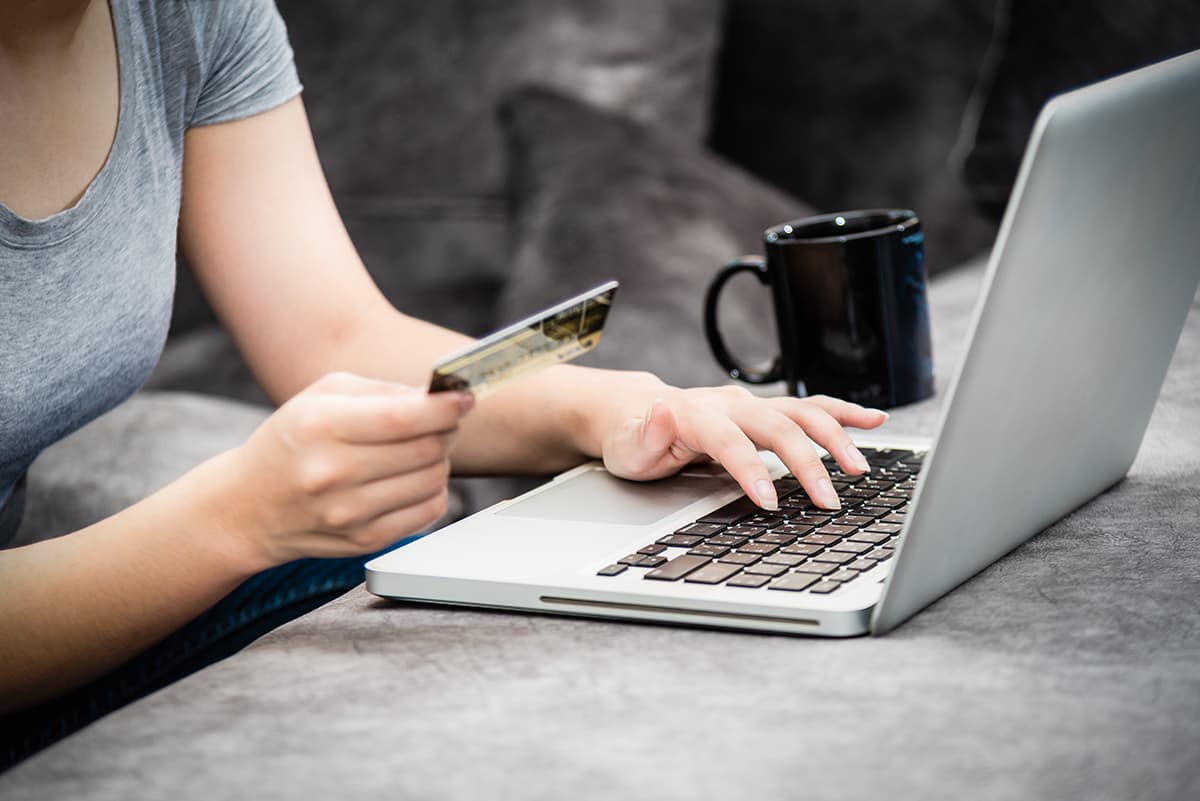 Tips to Avoid Holiday Shopping Scams image