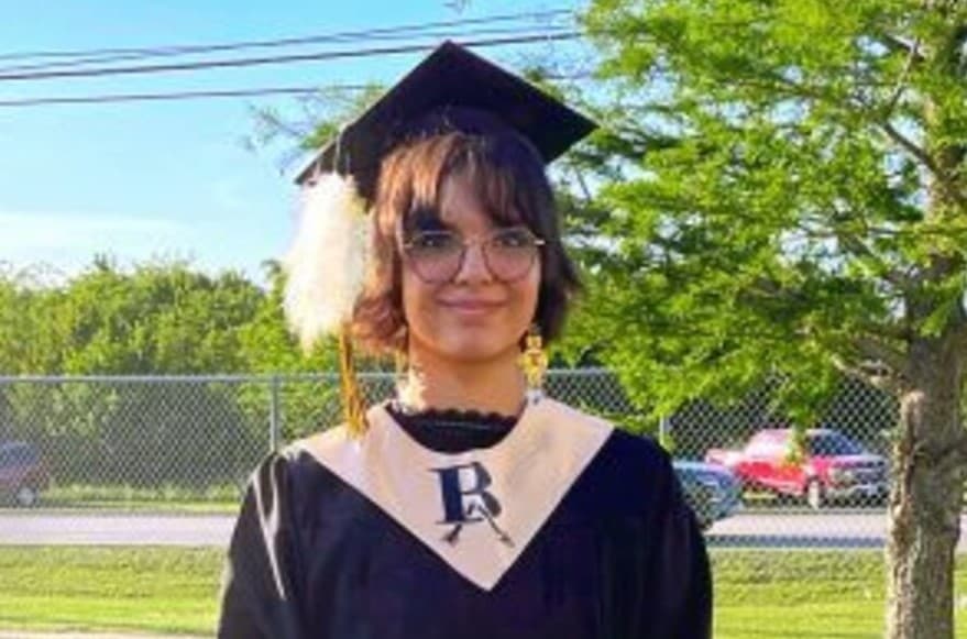 Broken Arrow woman sues school district over graduation plume removal image