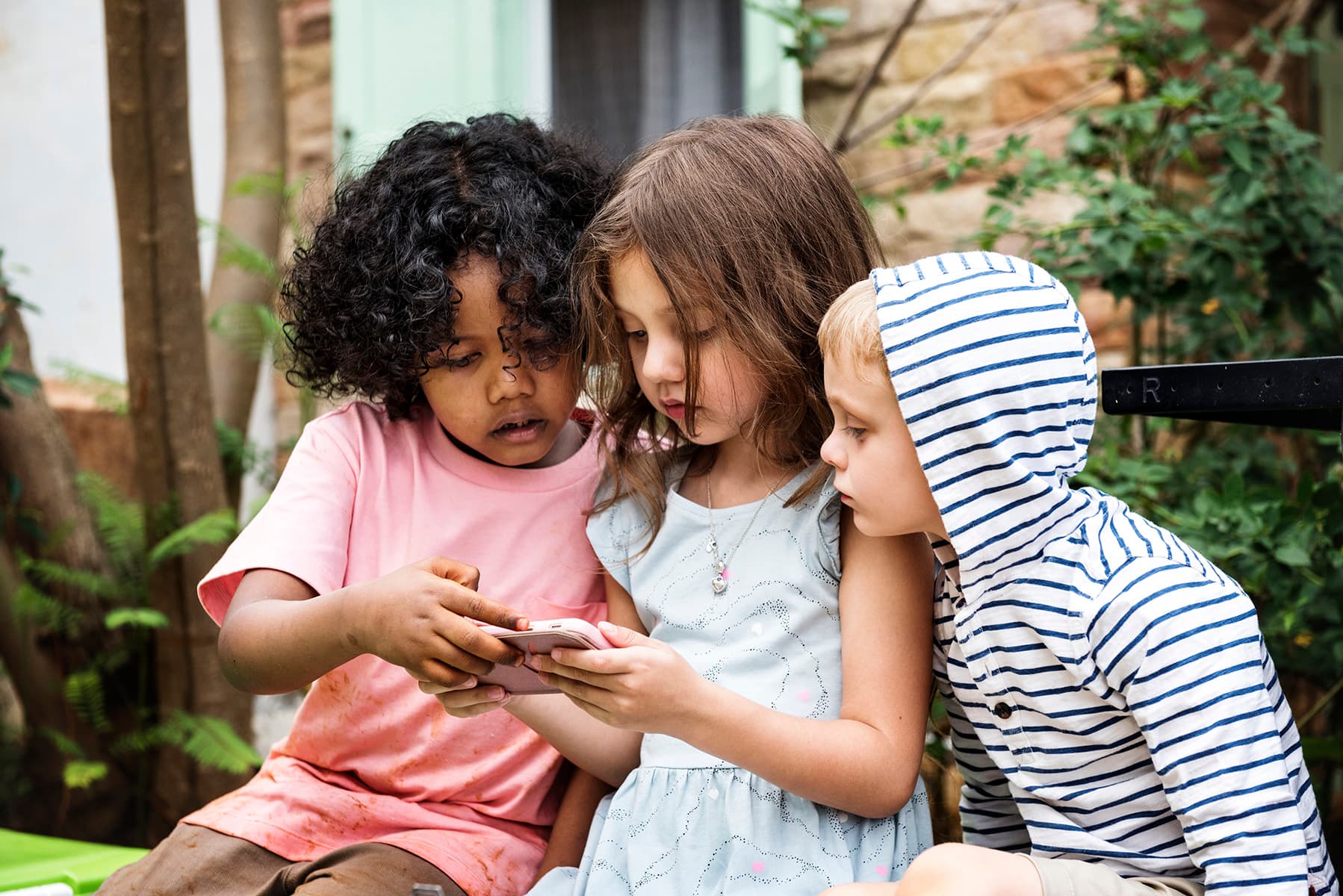 Advocates urge Zuckerberg to abandon plans for kids Instagram image