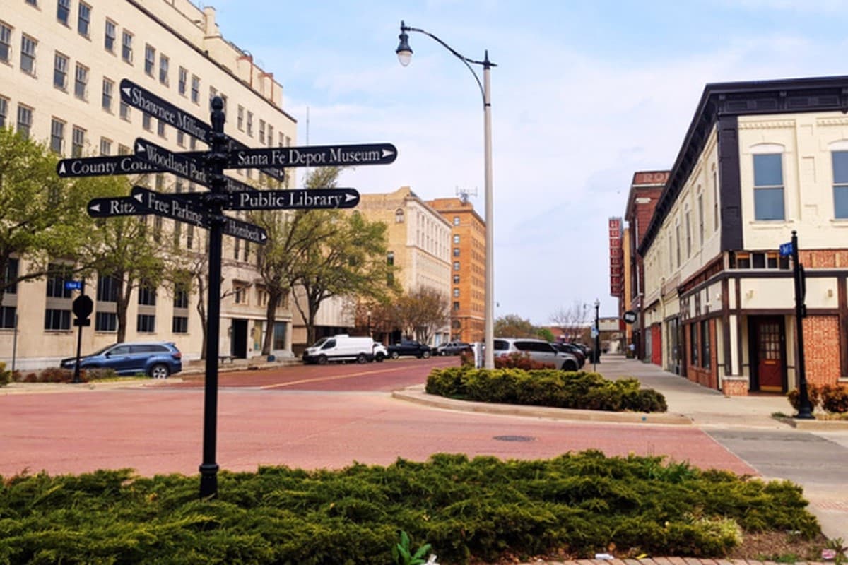Shawnee Passes “No Sit, No Lie” Ordinance image