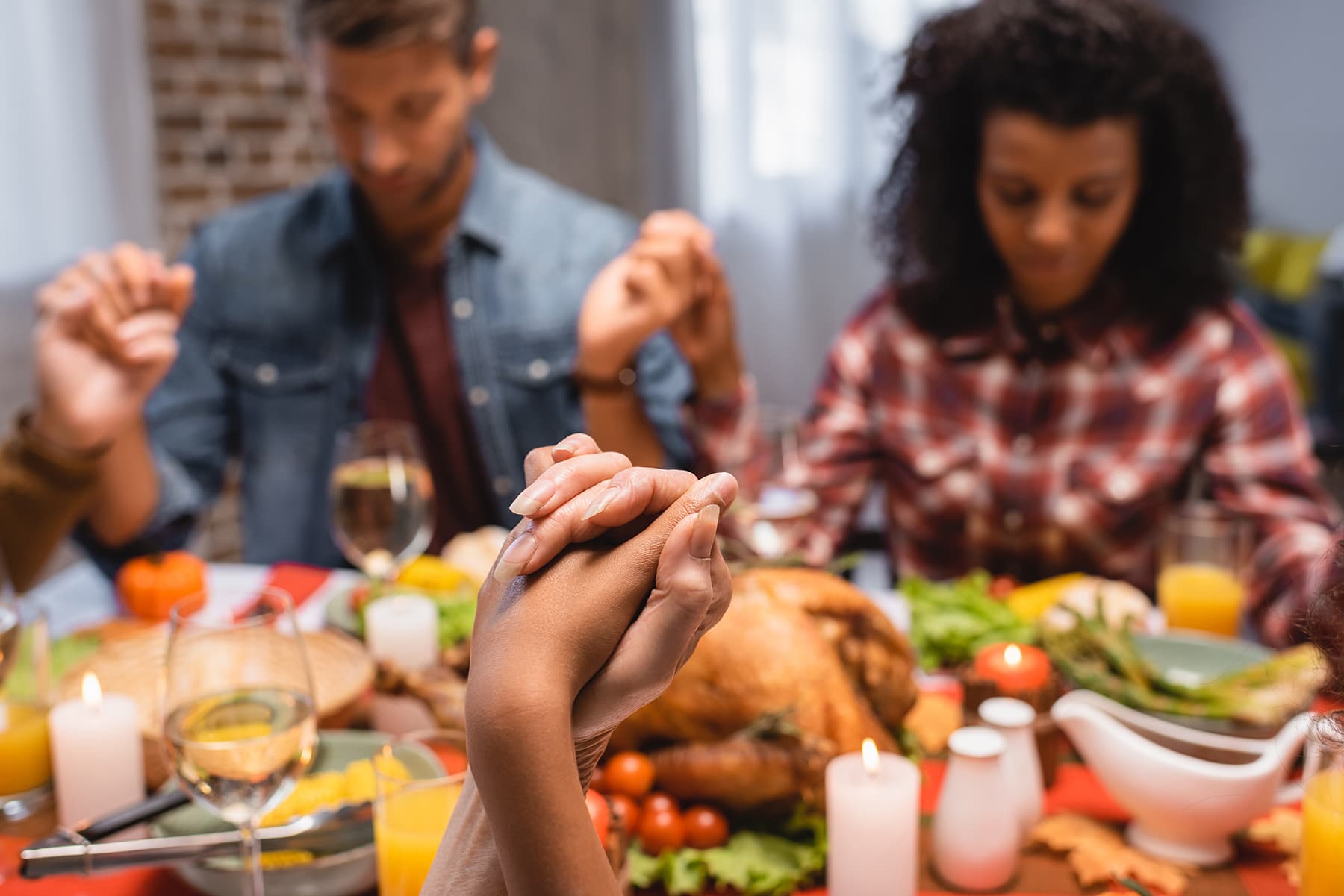 How to Host a Memorable Friendsgiving  image