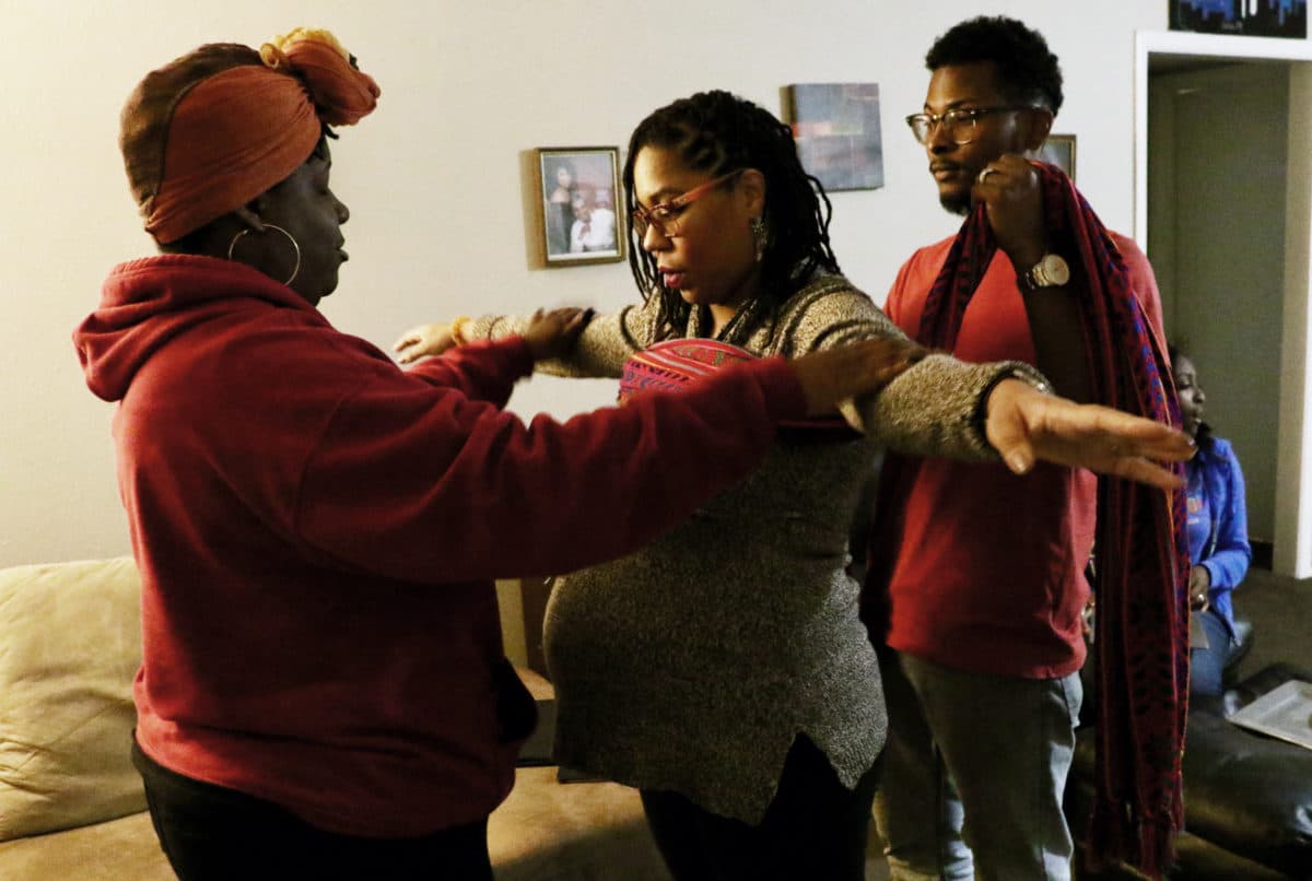 In Oklahoma, Black families turn to doulas for better births image