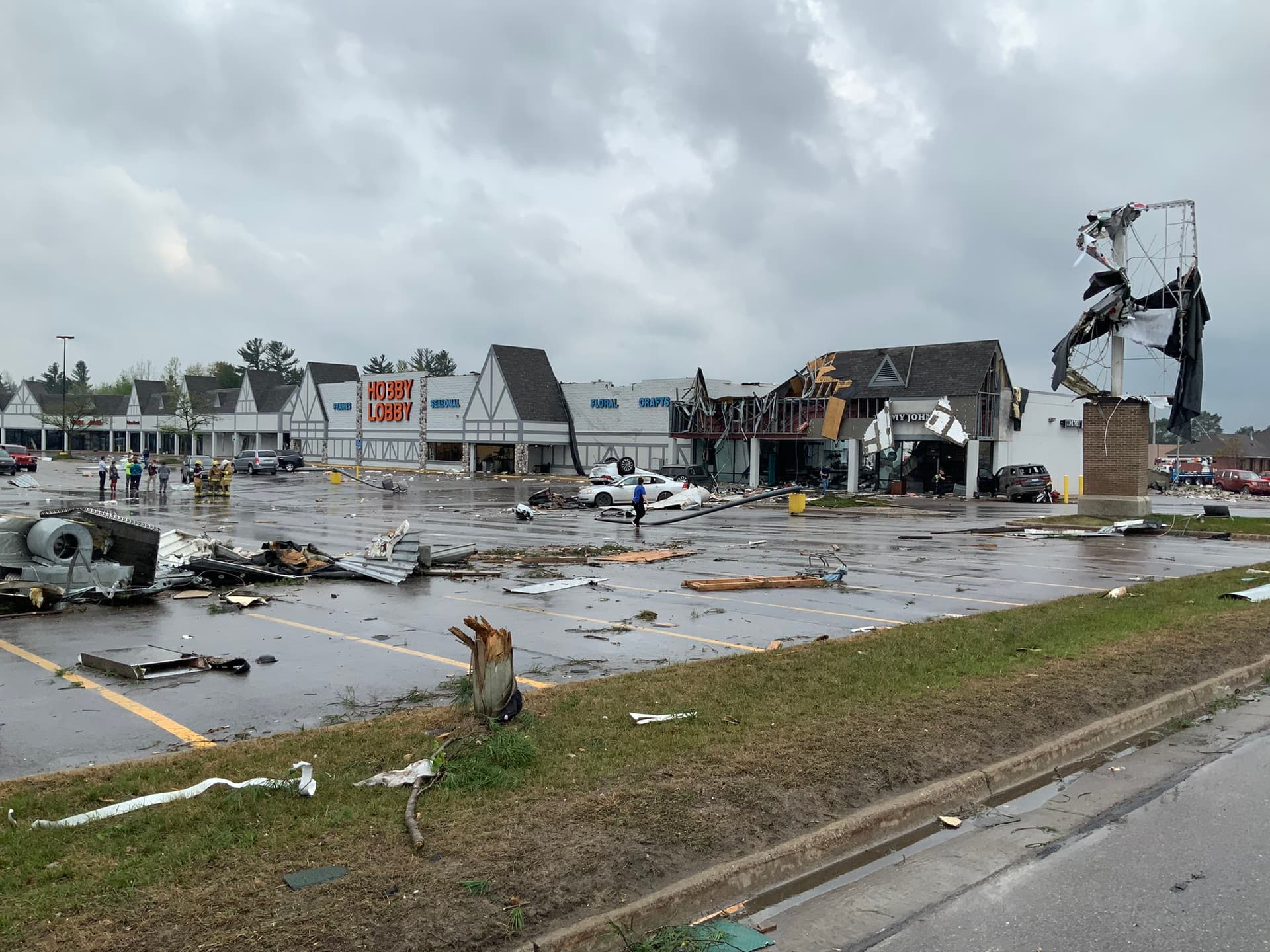 One dead after tornado touches down in northern Michigan image