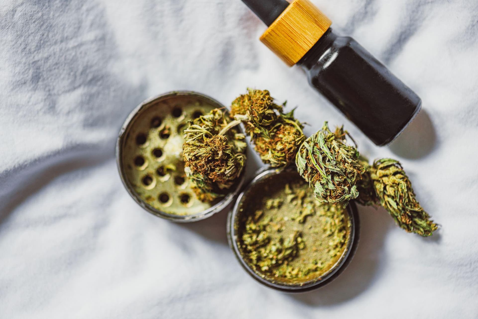 The Skinny on Cannabis Grinders image